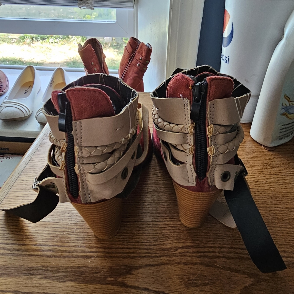Red booties - Picture 4 of 5